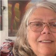Profesora de ingles imparte clases a niños , adolescentes y jovenes adultos